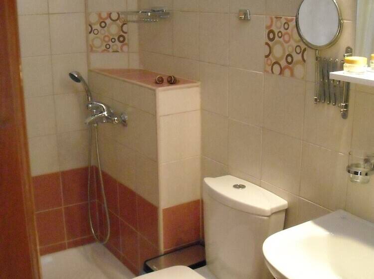 Kostas Apartments & Studios