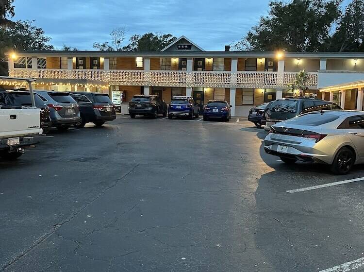 汽车旅馆  Castillo Inn