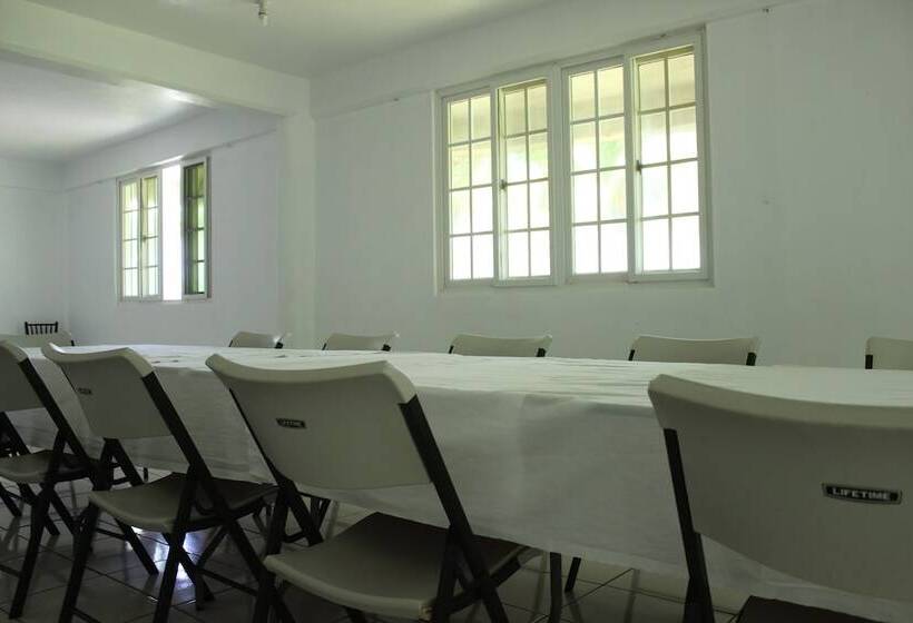 پانسیون Sea Breeze Inn