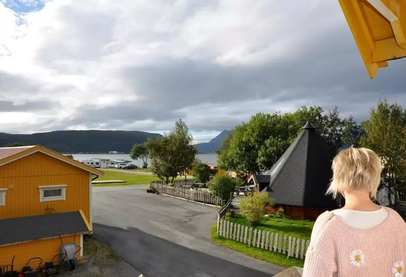 Lomakeskus Topcamp Havblikk   Helgeland