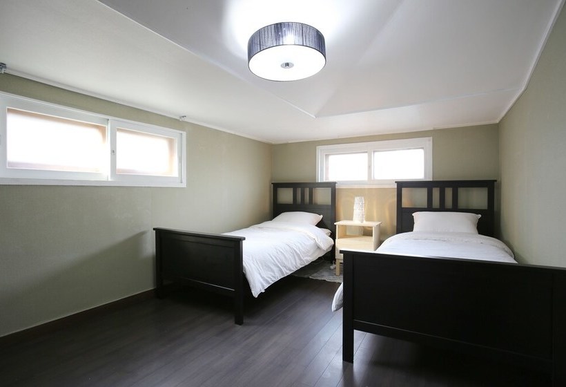 Dreamers Guesthouse  Hostel