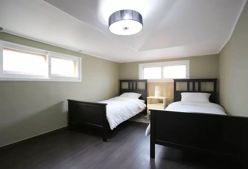 Dreamers Guesthouse  Hostel