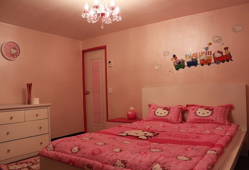 Dreamers Guesthouse  Hostel