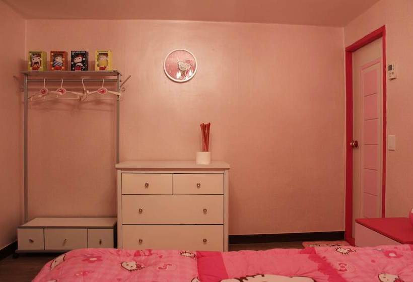 Dreamers Guesthouse  Hostel