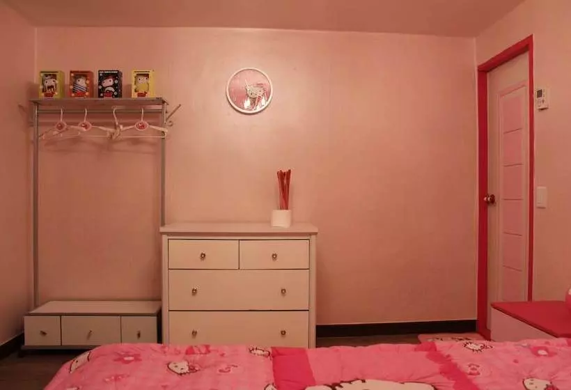 Dreamers Guesthouse  Hostel