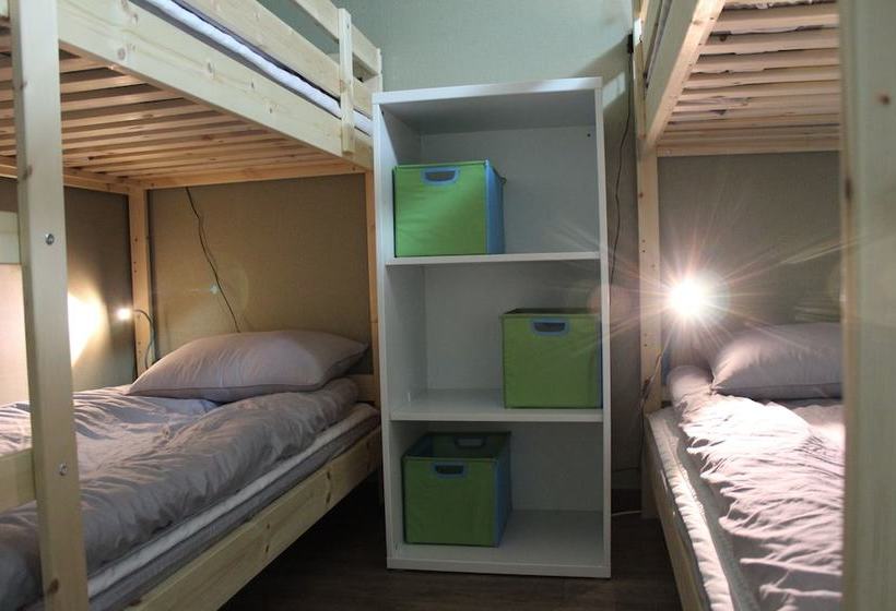 Dreamers Guesthouse  Hostel