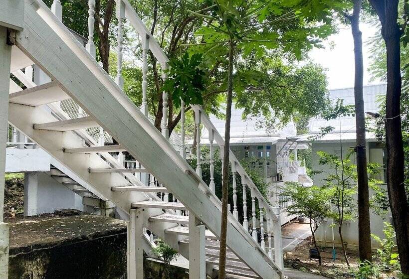 ホテル Banthaisangthain Resort