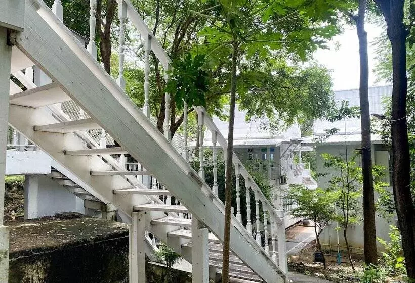 Hotel Banthaisangthain Resort