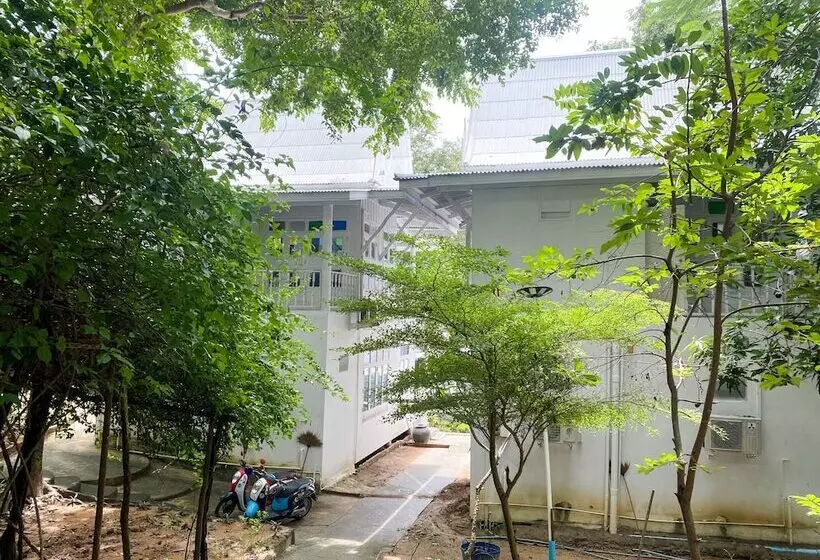 Hotel Banthaisangthain Resort