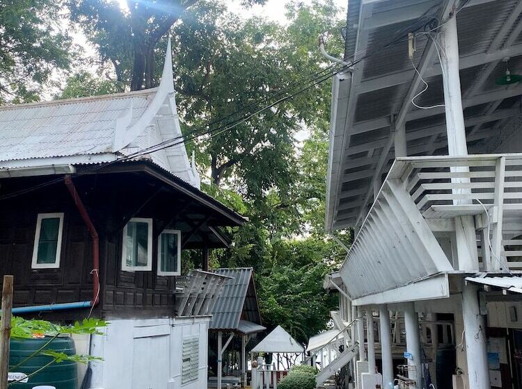 ホテル Banthaisangthain Resort