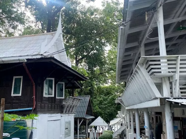 Hotel Banthaisangthain Resort