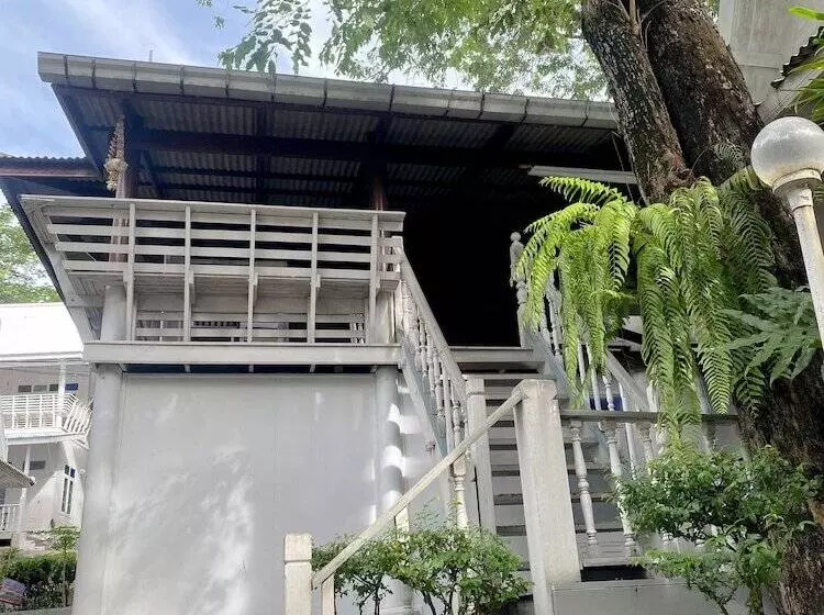 Hotel Banthaisangthain Resort