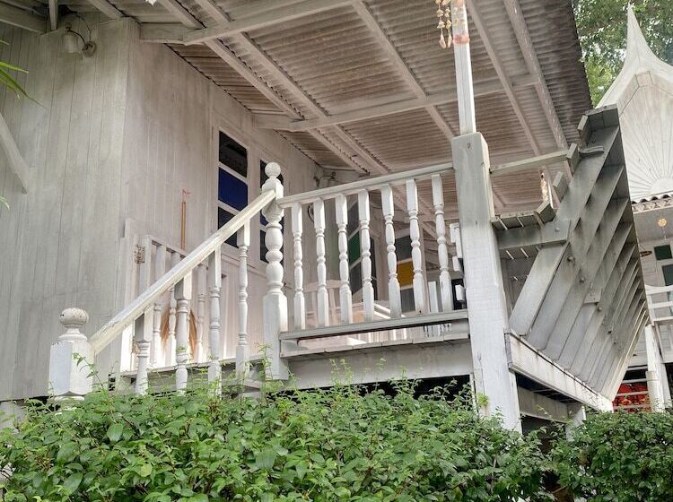 ホテル Banthaisangthain Resort