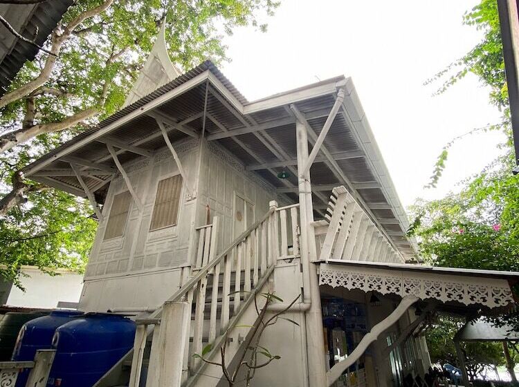 ホテル Banthaisangthain Resort