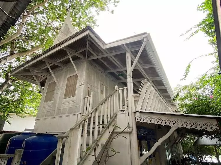 Hotel Banthaisangthain Resort