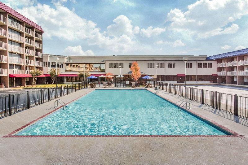 فندق Baymont By Wyndham Fayetteville Fort Bragg Area