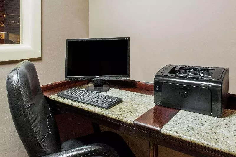 Отель Baymont By Wyndham Fayetteville Fort Bragg Area