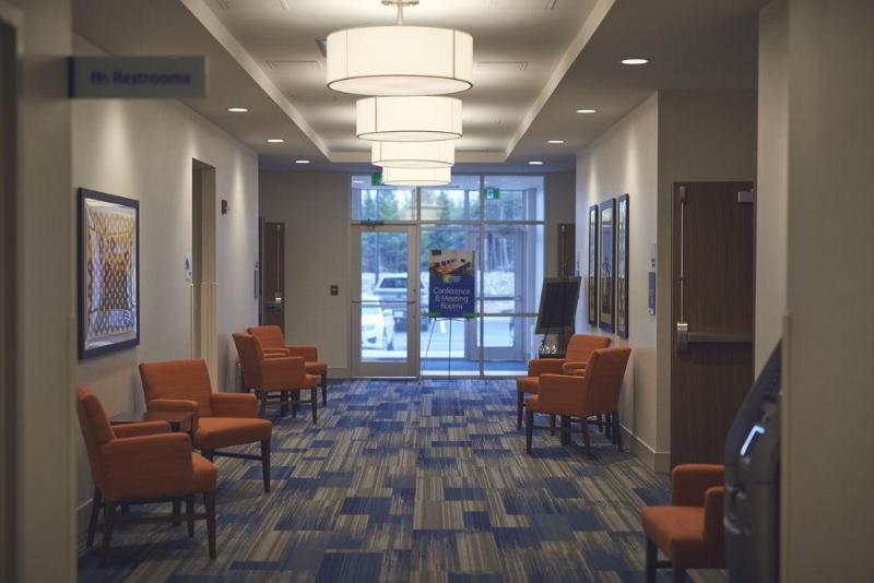 فندق Holiday Inn Express & Suites St. John S Airport, An Ihg