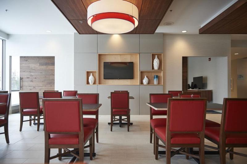 فندق Holiday Inn Express & Suites St. John S Airport, An Ihg