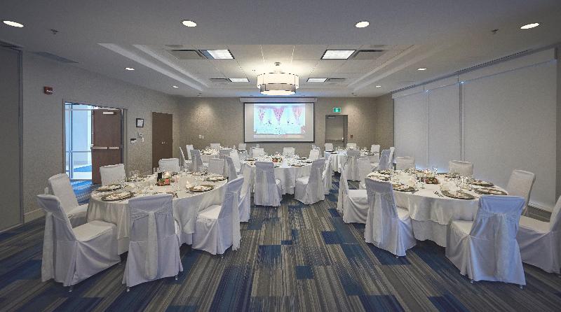 فندق Holiday Inn Express & Suites St. John S Airport, An Ihg