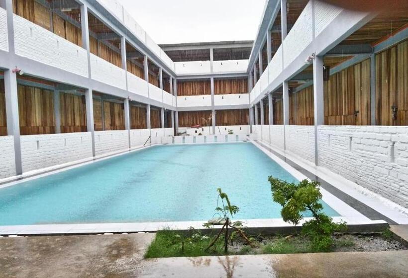 فندق Joe Fisherman Inn