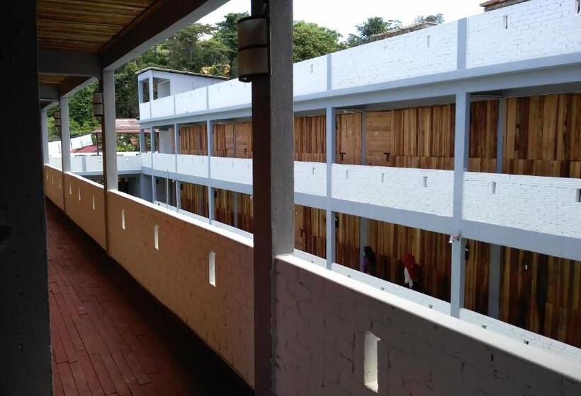 فندق Joe Fisherman Inn