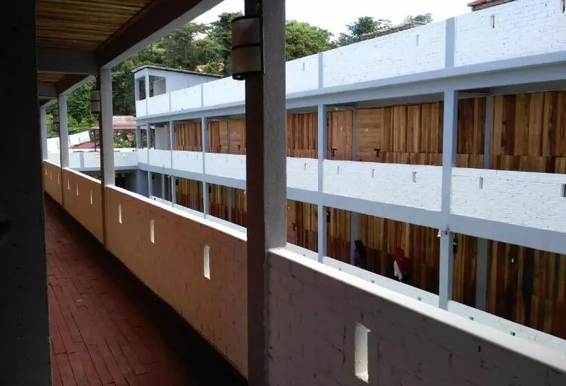 בית מלון כפרי Joe Fisherman Inn