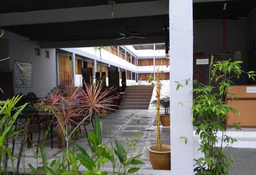 בית מלון כפרי Joe Fisherman Inn