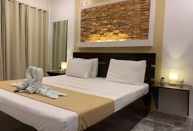 هتل Papa Freds Beach Resort