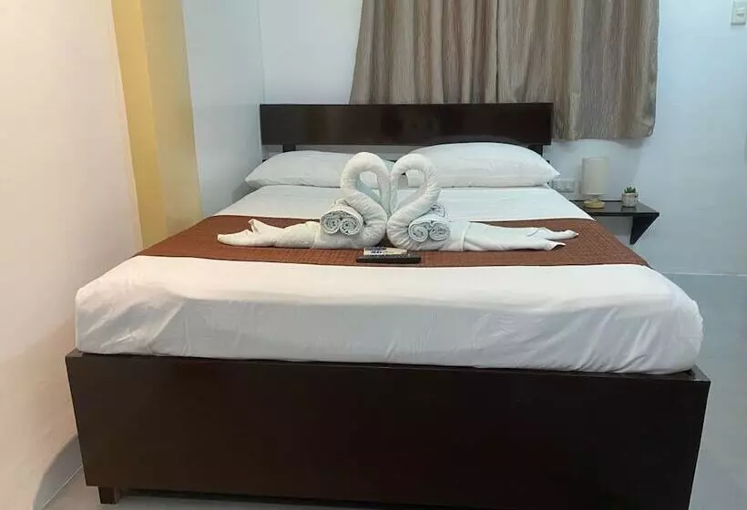هتل Papa Freds Beach Resort