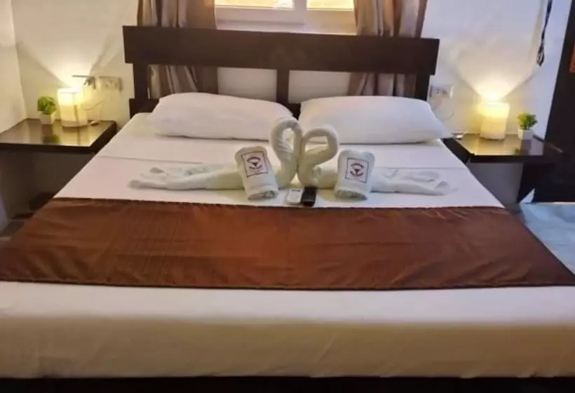 هتل Papa Freds Beach Resort