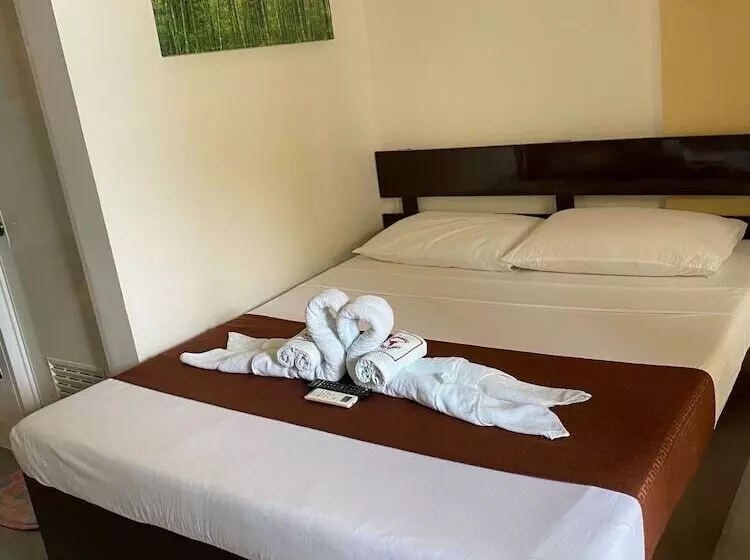 هتل Papa Freds Beach Resort