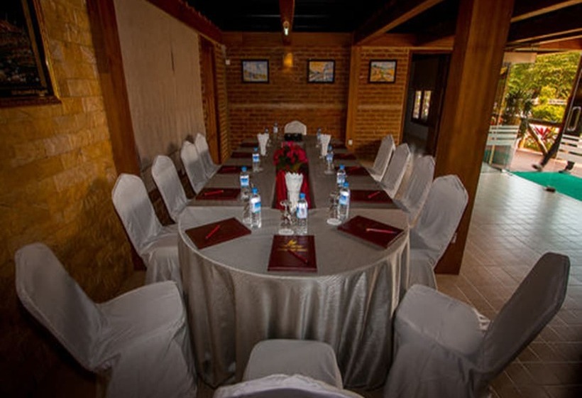 هتل Royal Nadi Resort