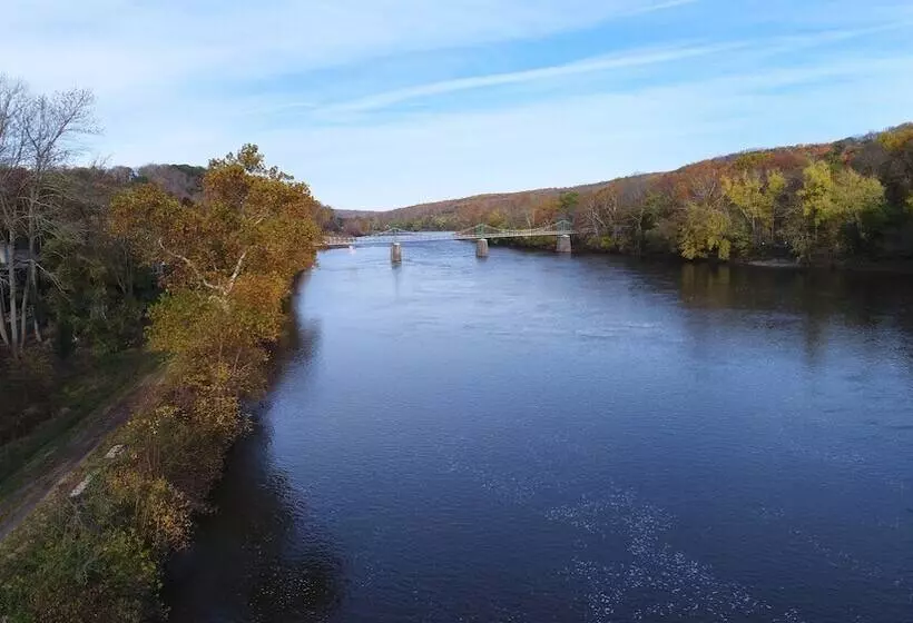 Aamiaismajoitus (B&B) Lumberville 1740 House