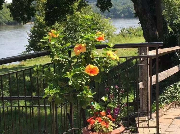 Aamiaismajoitus (B&B) Lumberville 1740 House