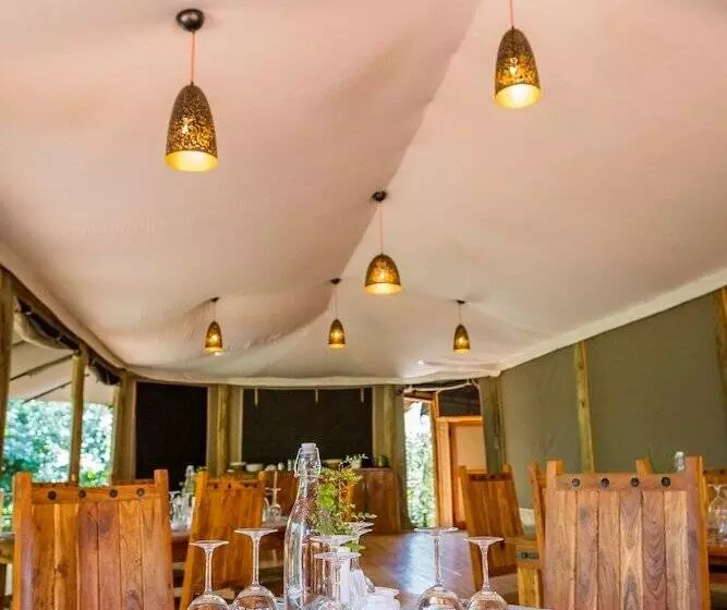 هتل Mara Treetops Luxury Camp