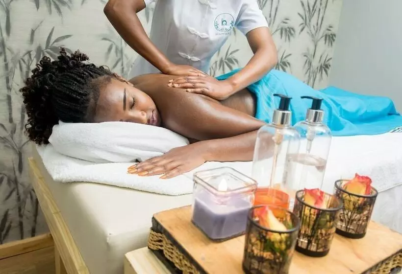 هتل Mara Treetops Luxury Camp