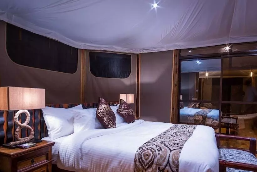 هتل Mara Treetops Luxury Camp