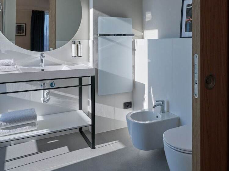 هتل Rmh Modena Raffaello