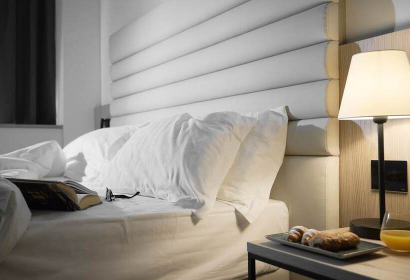 هتل Rmh Modena Raffaello