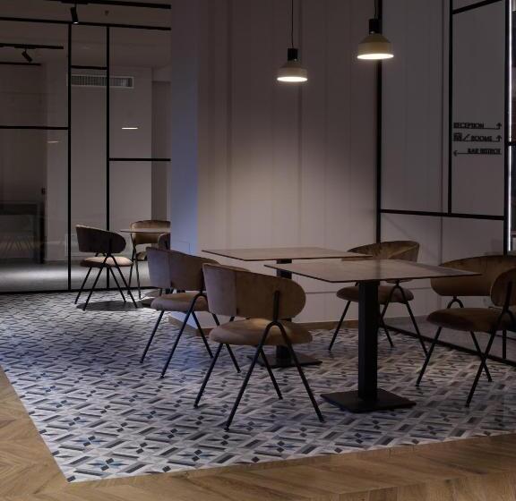 هتل Rmh Modena Raffaello