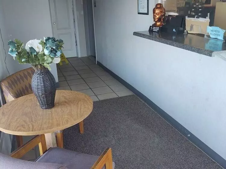 Hotelli Travel Inn Perrysburg