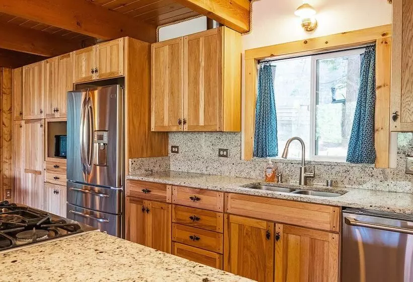 Red House   Minutes To Shaver Lake!