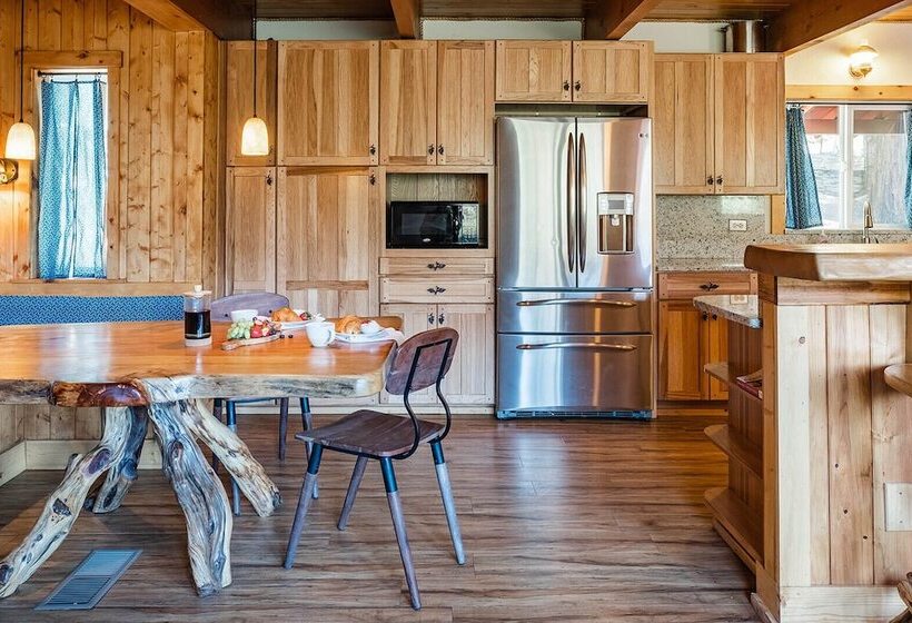 Red House   Minutes To Shaver Lake!