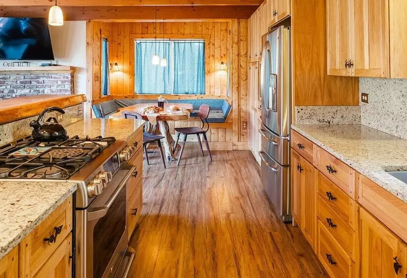 Red House   Minutes To Shaver Lake!