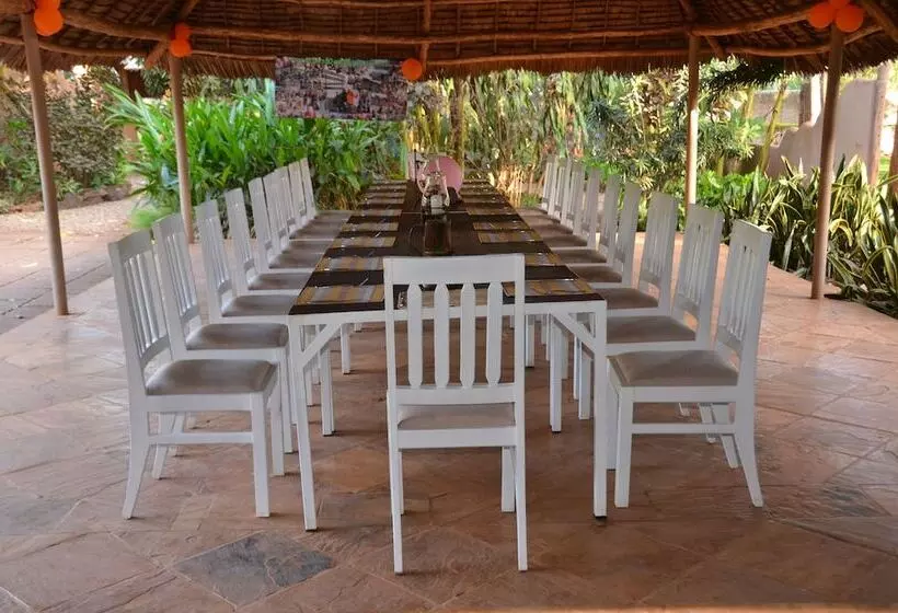 هتل Honey Badger Lodge