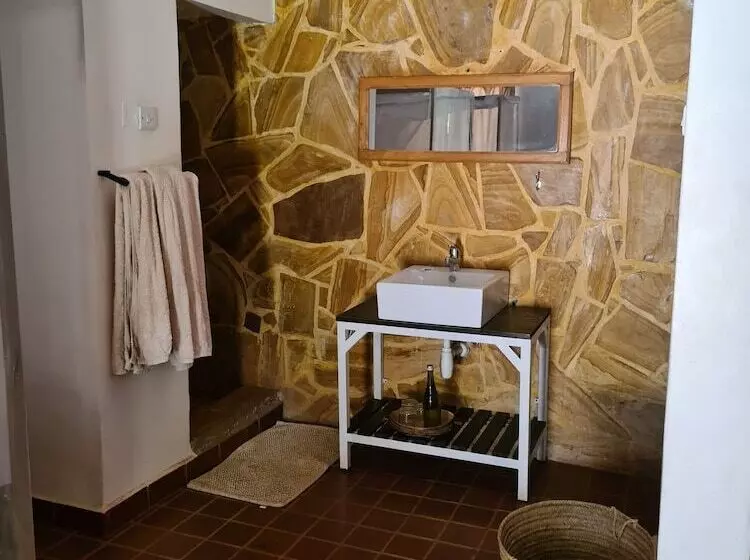 هتل Honey Badger Lodge