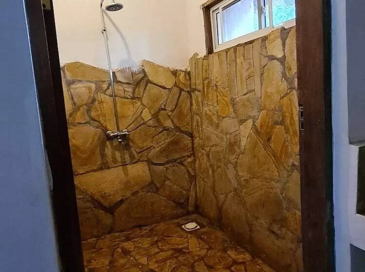 هتل Honey Badger Lodge