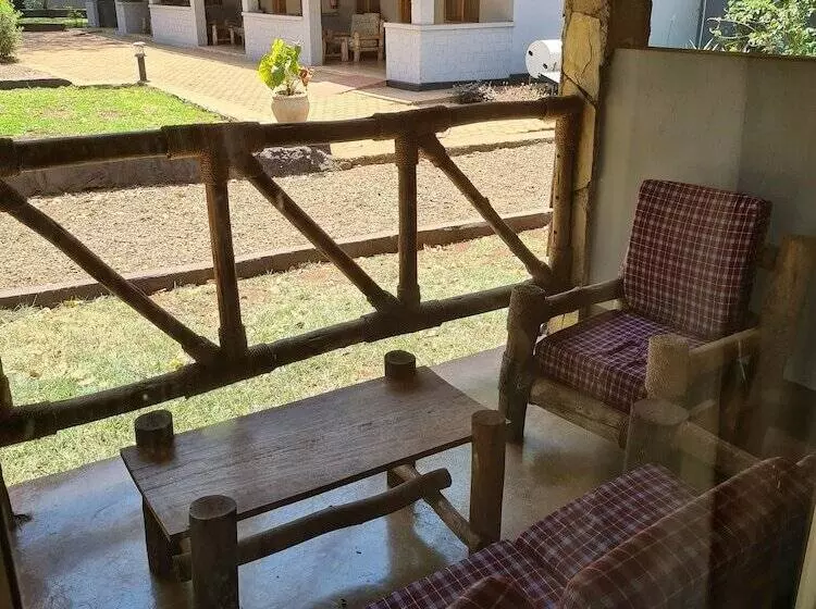 هتل Honey Badger Lodge