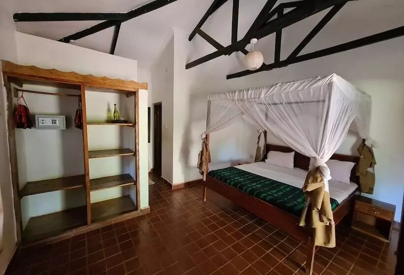 هتل Honey Badger Lodge